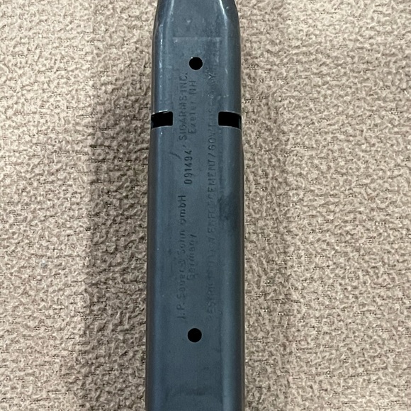 Sig Sauer P229 .40 cal 12 round magazine - Picture 2 of 4